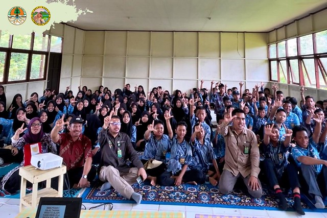 Visit to School SMPN 1 Kelumpang Selatan, Wujud Sosialisasi dan Penyadartahuan Pentingnya Konservasi