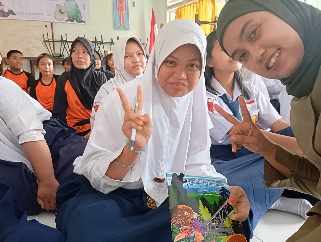 Harmoni Suara dan Aroma Alam Indonesia untuk Masa Depan Berkelanjutan:  Visit to School di SMP Negeri 34 Makassar