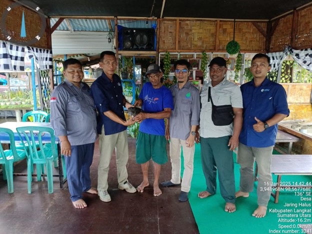 Nelayan Jaring Halus Serahkan Tuntong Laut