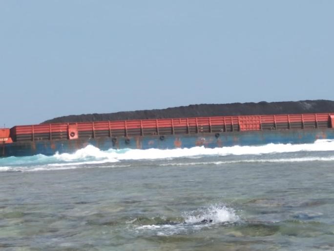 Penanganan Kapal Tugboat dan Tongkang yang Terdampar di Perairan  Pulau Panaitan, TN Ujung Kulon