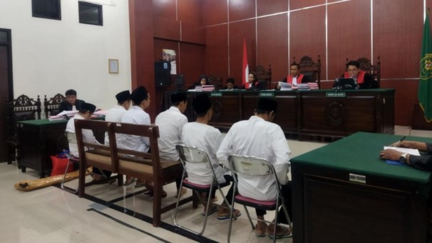 6 Pemburu Badak Jawa Divonis hingga 12 Tahun Penjara