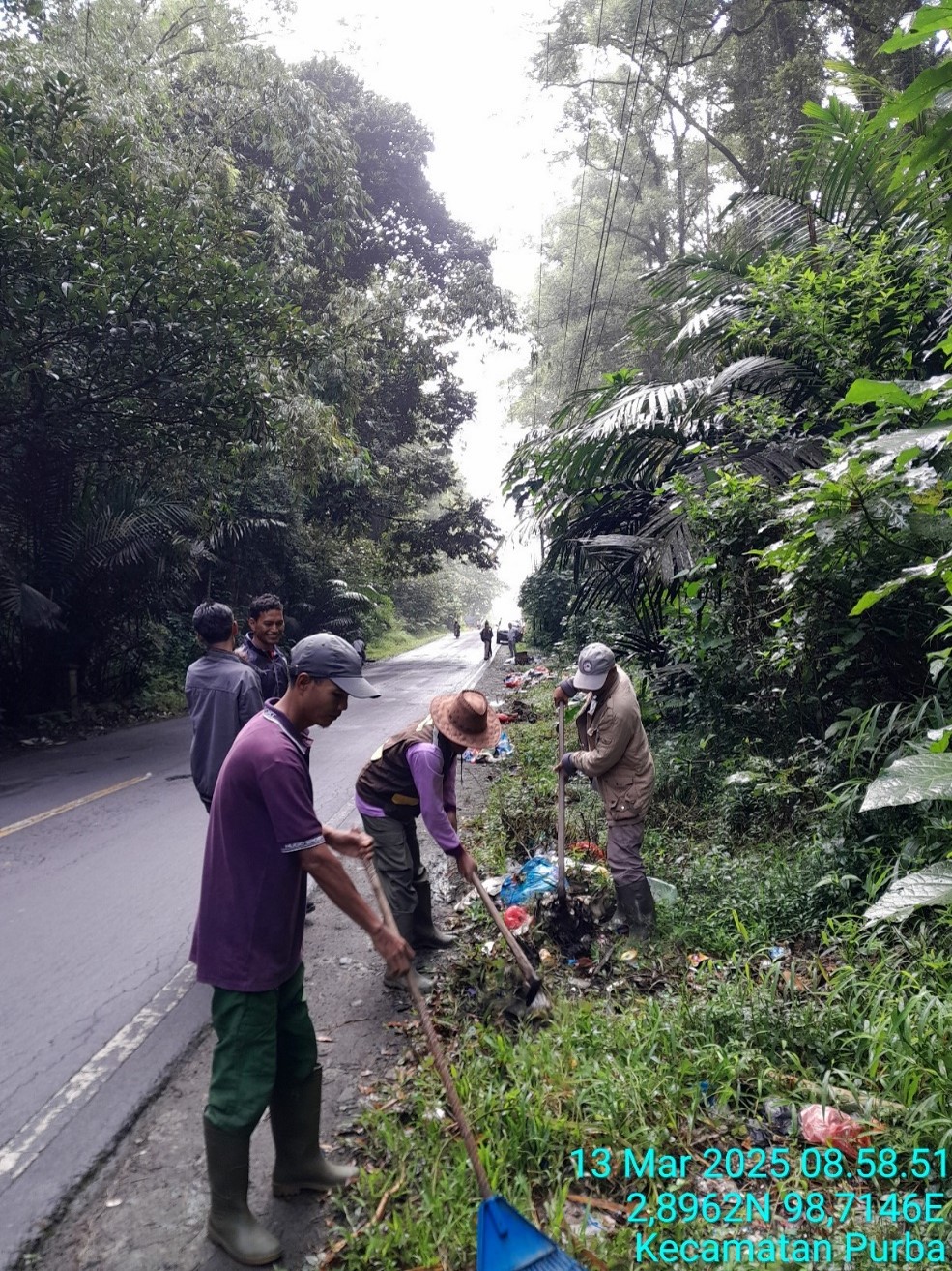 Sampah Berserakan di CA Martelu Purba, Camat Inisiasi Aksi Bersih